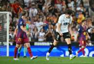Campeão, Barcelona encerra temporada com derrota para o Valencia pelo Espanhol
