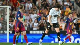 Campeão, Barcelona encerra temporada com derrota para o Valencia pelo Espanhol