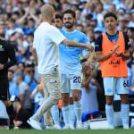 Ídolo do City recebe corredor no meio do jogo e se despede sob lágrimas de Guardiola