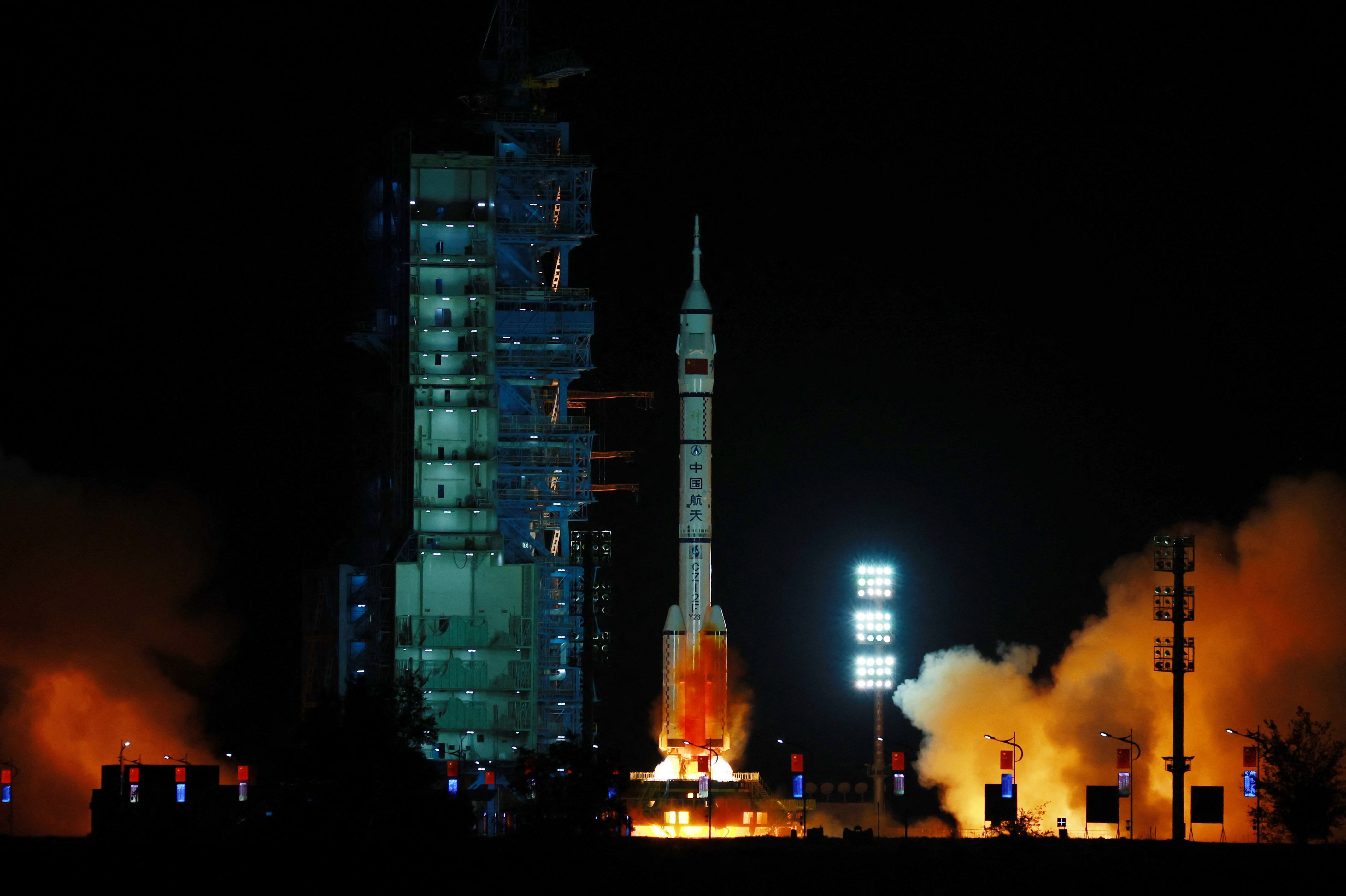 China envia astronauta ao espaço por um ano em sua jornada à Lua