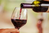 Brasil bate recorde no consumo de vinho e leva rótulos de MG e RS para a França
