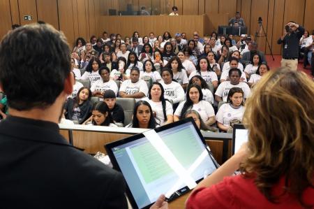 Auditório José Alencar foi lotado para a discussão das regras de visitas a presídios de Minas