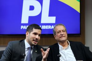Mesmo após críticas de Michelle, PL sela apoio a Ciro para disputa no Ceará