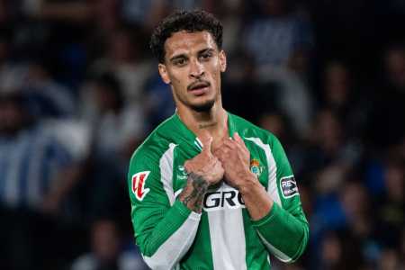 Antony em campo pelo Real Betis contra o Real Sociedad pela La Liga