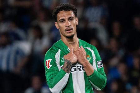 Antony em campo pelo Real Betis contra o Real Sociedad pela La Liga
