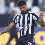 Alexander Barboza conta que diretoria do Botafogo forçou ida para o Cruzeiro