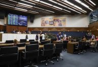 Câmara de BH aprova projetos contra violência digital e sexualização infantil