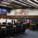 Câmara de BH aprova projetos contra violência digital e sexualização infantil