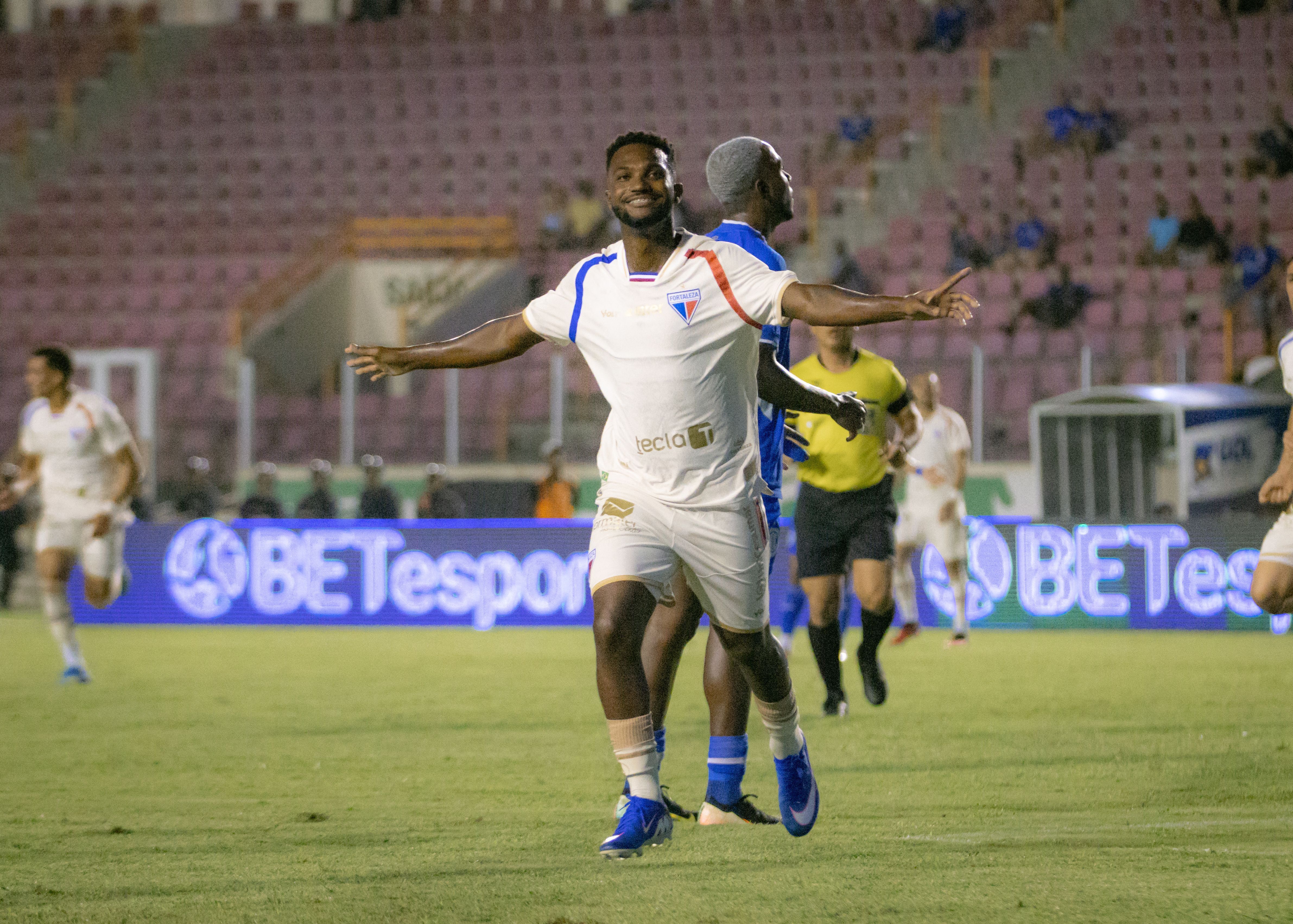 Fortaleza poupa titulares, mas vence Confiança e avança na Copa do Nordeste