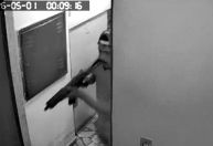 Vídeo: membros do CV aterrorizam Vila Cemig horas após operação da polícia