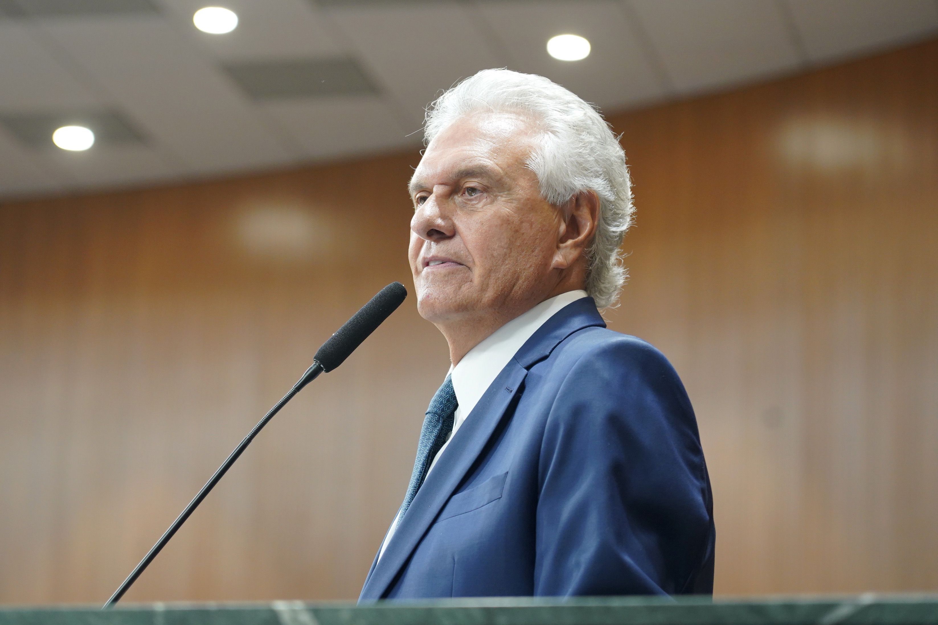 Caiado cobra preparo para Presidência e alfineta Flávio Bolsonaro