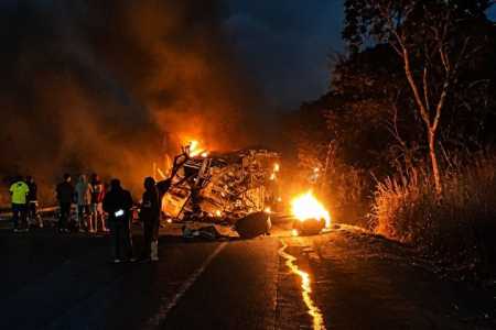 Saiba quem são os mortos do acidente entre ônibus e caminhão na BR-251