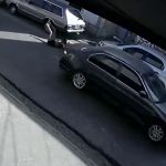Vídeo: homem dá golpe do Pix falso, foge de carro e arrasta a vítima no asfalto em BH