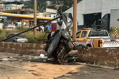 Engavetamento deixa ao menos dois feridos no Anel Rodoviário, em BH