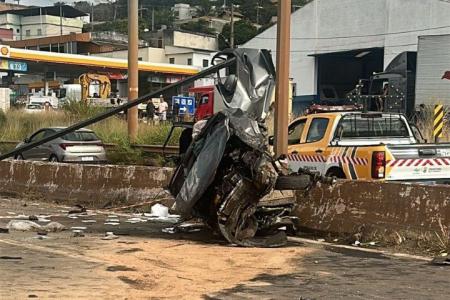 Engavetamento deixa ao menos dois feridos no Anel Rodoviário, em BH