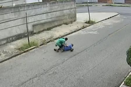Criminoso rouba celular de idoso no meio da rua na Pampulha, em BH