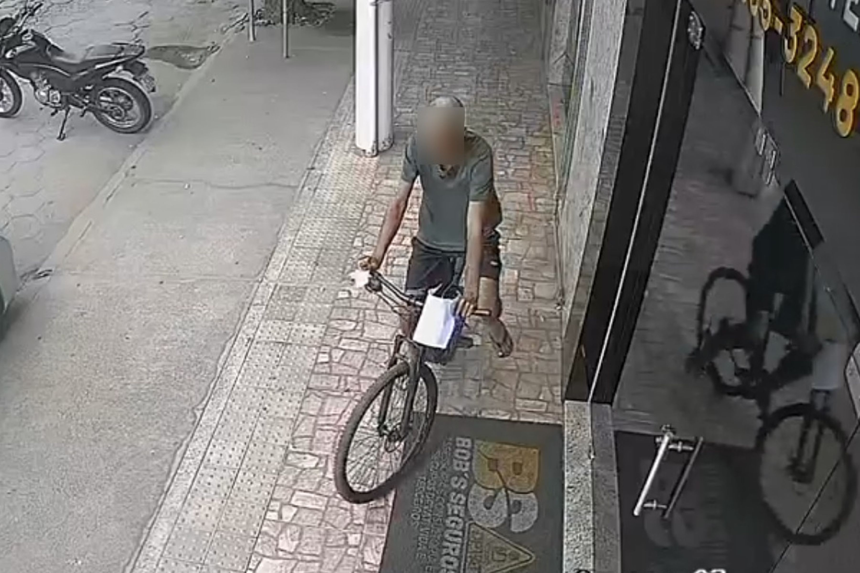 Homem sai da cadeia, furta bicicleta para voltar para casa e acaba preso novamente em MG