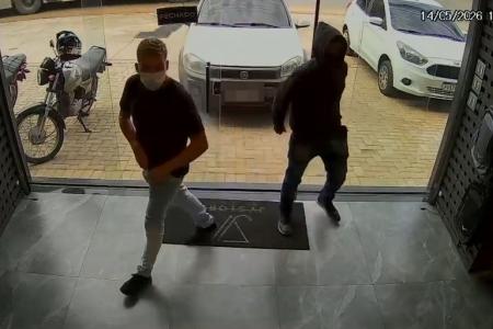 Dupla assalta loja, rouba quase 500 itens e causa prejuízo de R$ 150 mil em Vespasiano