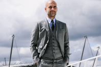 Pep Guardiola transformou o banco de reservas em passarela masculina