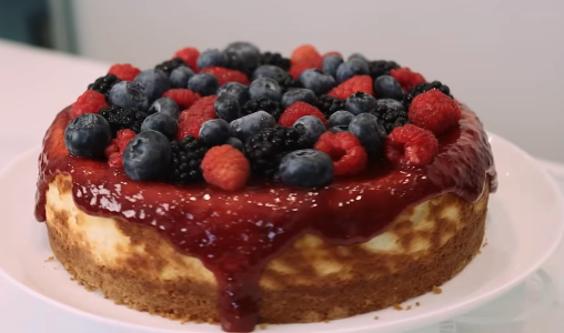 Cheesecake de frutas vermelhas • Reprodução/YouTube