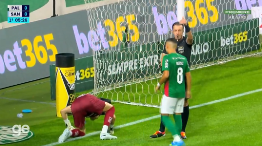 Gabriel Brazão passa mal durante partida entre Santos e Palmeiras