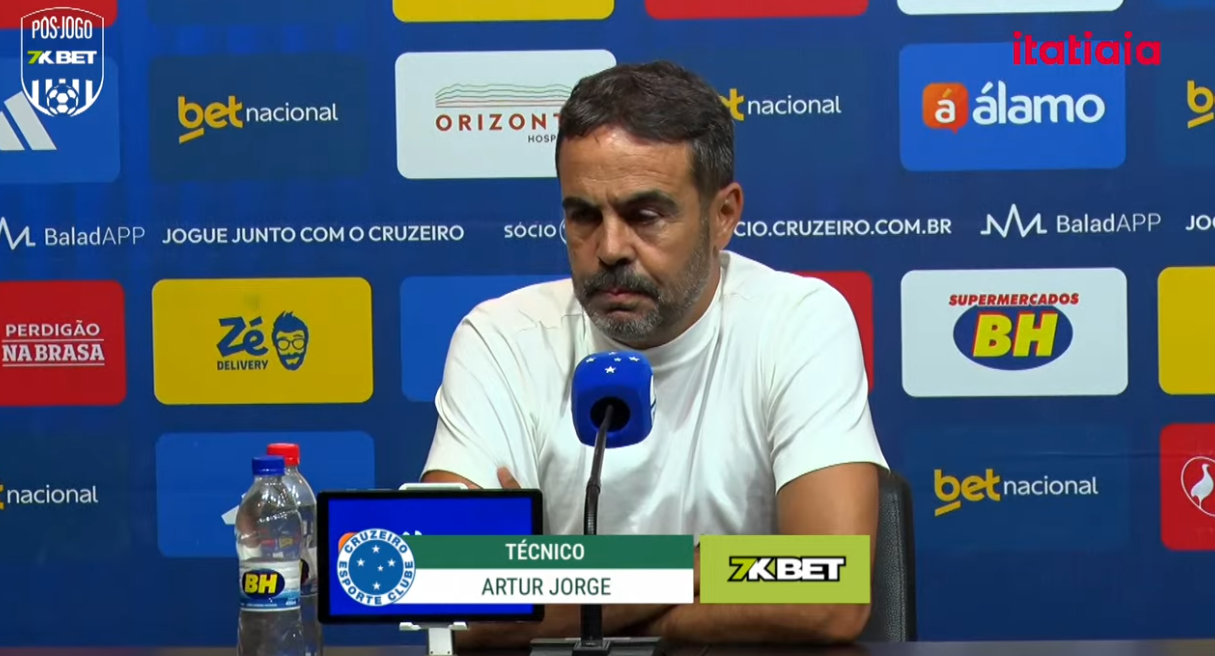 Artur Jorge lamenta 'falta de inteligência' do Cruzeiro em derrota para o Atlético
