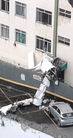 Avião monomotor se chocou contra prédio em BH