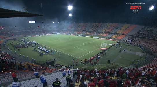 Partida entre Independiente Medellín e Flamengo é paralisada por questões de segurança