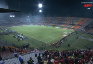 Medellín x Flamengo: jogo é interrompido com um minuto por questões de segurança