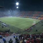 Medellín x Flamengo: jogo é interrompido com um minuto por questões de segurança