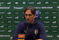 Zubeldía explica escolha de John Kennedy para bater pênalti em Fluminense x Operário