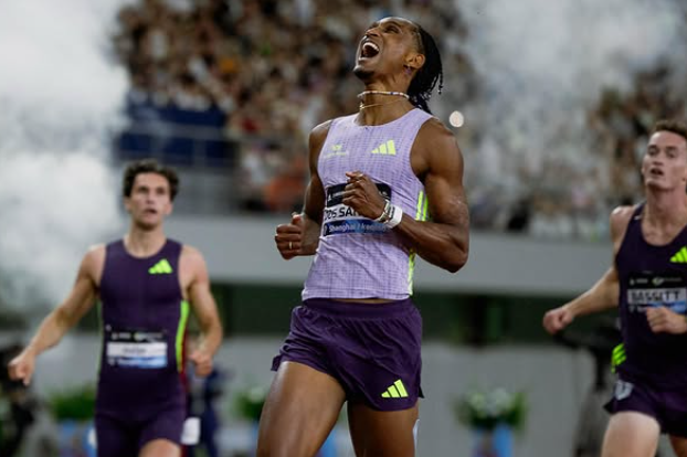 Alison dos Santos é campeão da primeira etapa do Diamond League