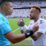 O que disse árbitro de Santos x Coritiba sobre substituição polêmica de Neymar