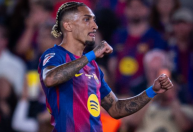 Raphinha marca duas vezes, e Barcelona vence Real Betis pela La Liga