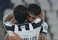 Aos prantos, Barboza se despede da torcida do Botafogo no Nilton Santos