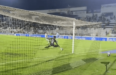 Iago Teles faz o primeiro gol do Londrina