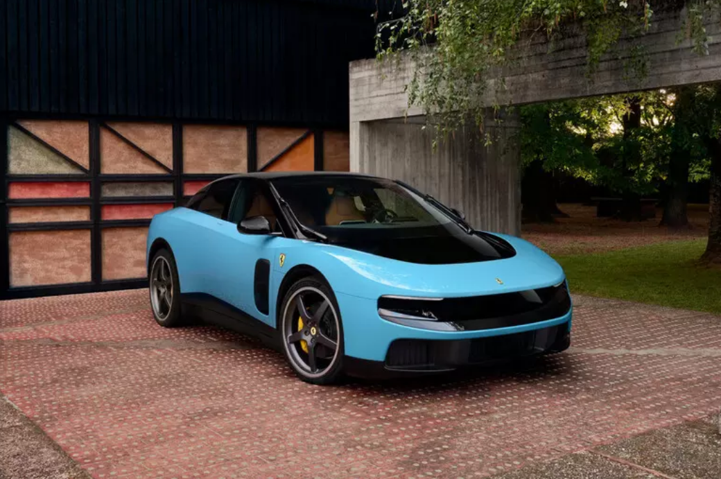 Ferrari apresenta seu primeiro carro totalmente elétrico; veja fotos