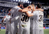 Com segundo tempo agitado, Santos bate Vitória e deixa Z4 do Brasileiro