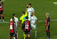 Gabigol faz gesto obsceno para torcedor e é expulso em Santos x Vitória; veja