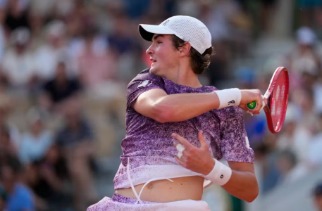 João Fonseca durante partida em Roland Garros 2026