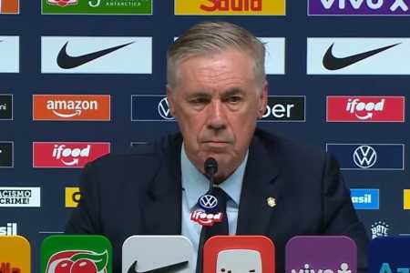 Técnico Carlo Ancelotti durante entrevista coletiva