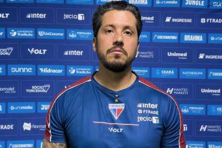 Técnico Thiago Carpini, do Fortaleza, durante entrevista coletiva