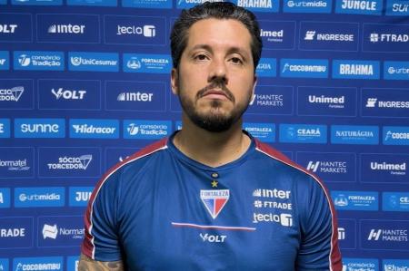 Técnico Thiago Carpini, do Fortaleza, durante entrevista coletiva