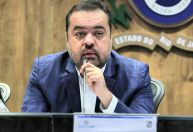 PF apreende celular e tablet em operação contra Cláudio Castro