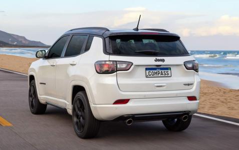 Jeep Compass Blackhawk • Divulgação