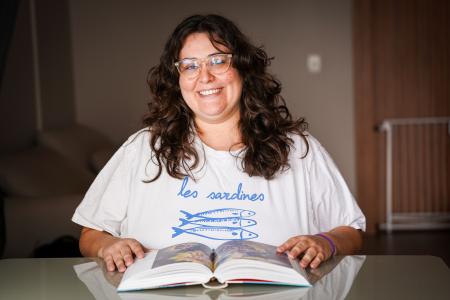 Apaixonada por astrologia, Clara França Valadares, de 29 anos, transformou o interesse pelo tema em uma fonte de renda extra • Lucas Negrisoli / Itatiaia