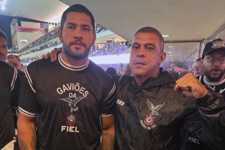 Alex Poatan e o presidente da Gaviões Alexandre Domenico
