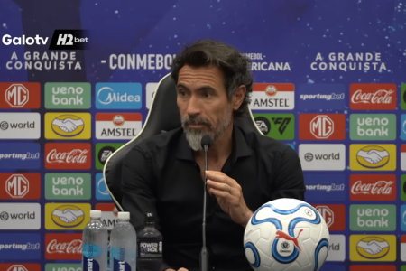 Eduardo Domínguez, técnico do Atlético, comentou sobre a saída de Hulk para o Fluminense