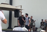 Atlético: Hulk solta a voz e canta Bruno e Marrone em festa de despedida de BH