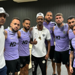 Torcida organizada se reúne com líderes do Atlético no CT em véspera de clássico